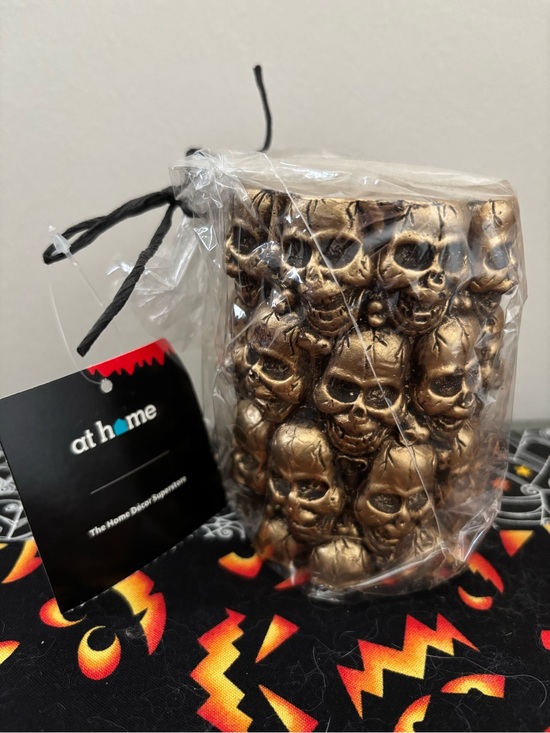 Other - Bleeding Skull Candle - Metallic Gold